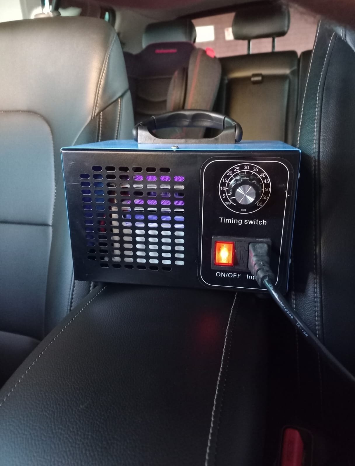 Equipamento de ozônio utilizado no interior de veículo