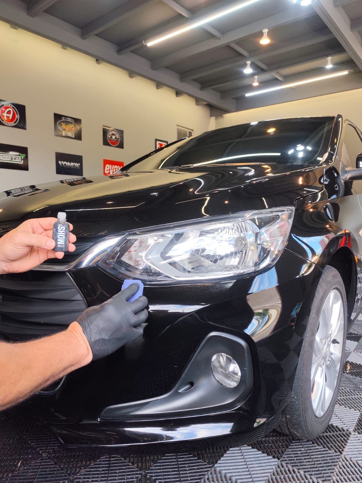 Trabalho de acabamento automotivo